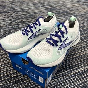 Women’s Brooks Levitate StealthFit 5